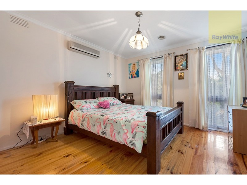 11 Milburn Place, Craigieburn VIC 3064