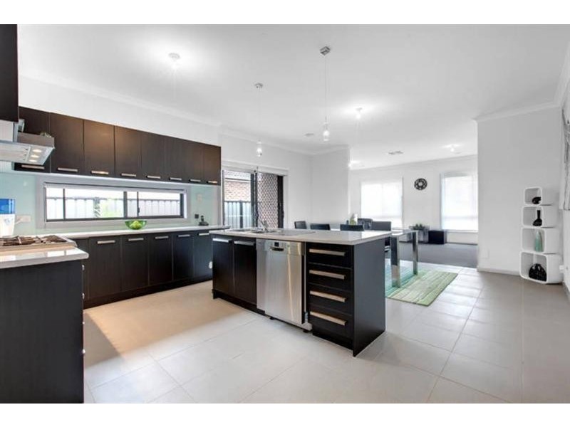 5 Thorngrove Avenue, Craigieburn VIC 3064