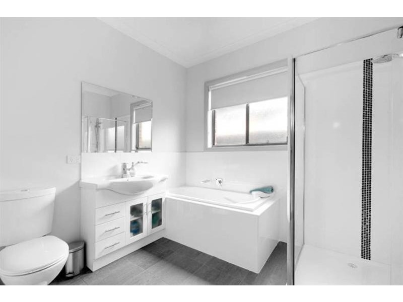 5 Thorngrove Avenue, Craigieburn VIC 3064