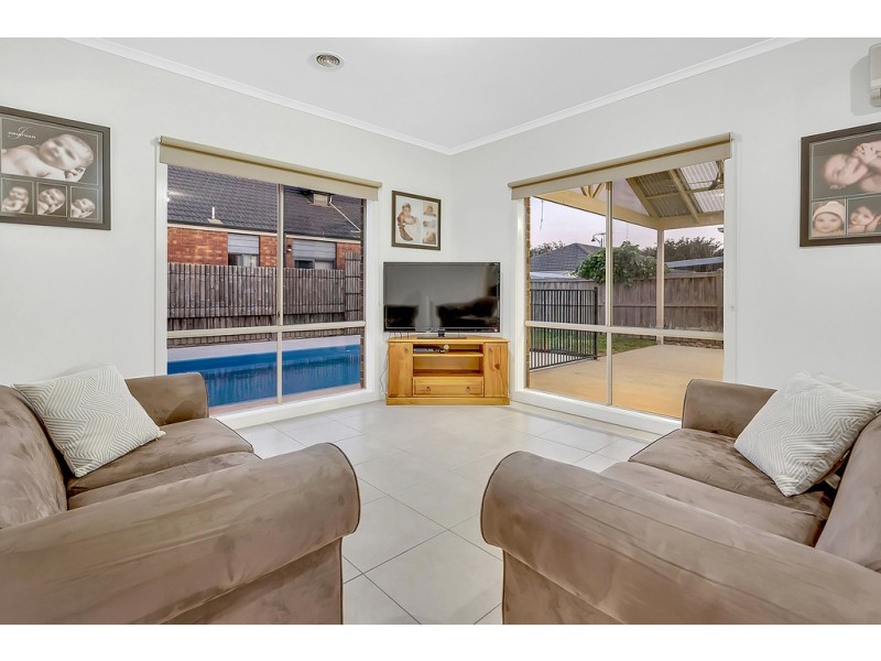 6 Bellfield Drive, Craigieburn VIC 3064