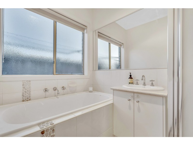 6 Bellfield Drive, Craigieburn VIC 3064