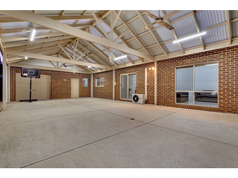 6 Bellfield Drive, Craigieburn VIC 3064