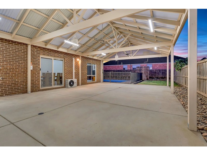 6 Bellfield Drive, Craigieburn VIC 3064