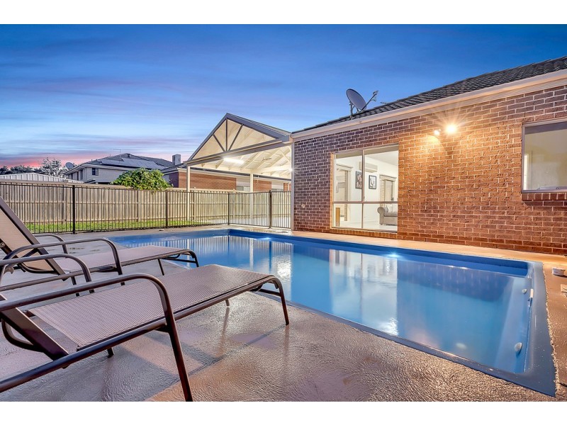 6 Bellfield Drive, Craigieburn VIC 3064