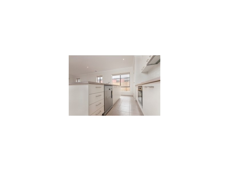 13 Telopea Avenue, Wallan VIC 3756