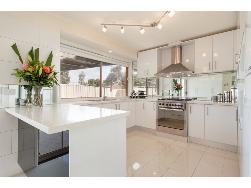 38 Farnborough Avenue, Craigieburn VIC 3064