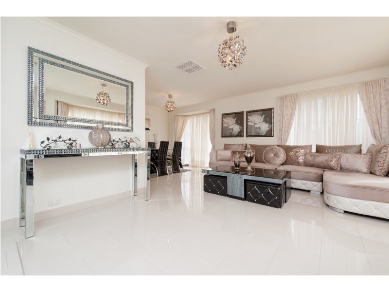 38 Farnborough Avenue, Craigieburn VIC 3064