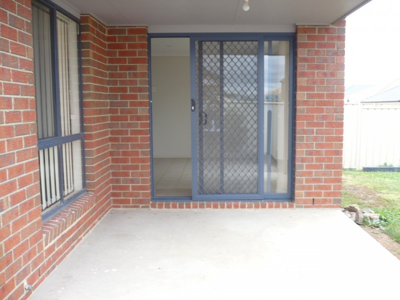 8 Sage Hills Place, Craigieburn VIC 3064
