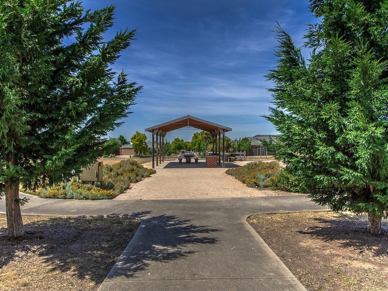 70 Hamilton Hume Parade, Craigieburn VIC 3064