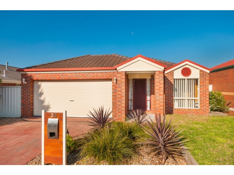 25 Woodlea Crescent, Craigieburn VIC 3064