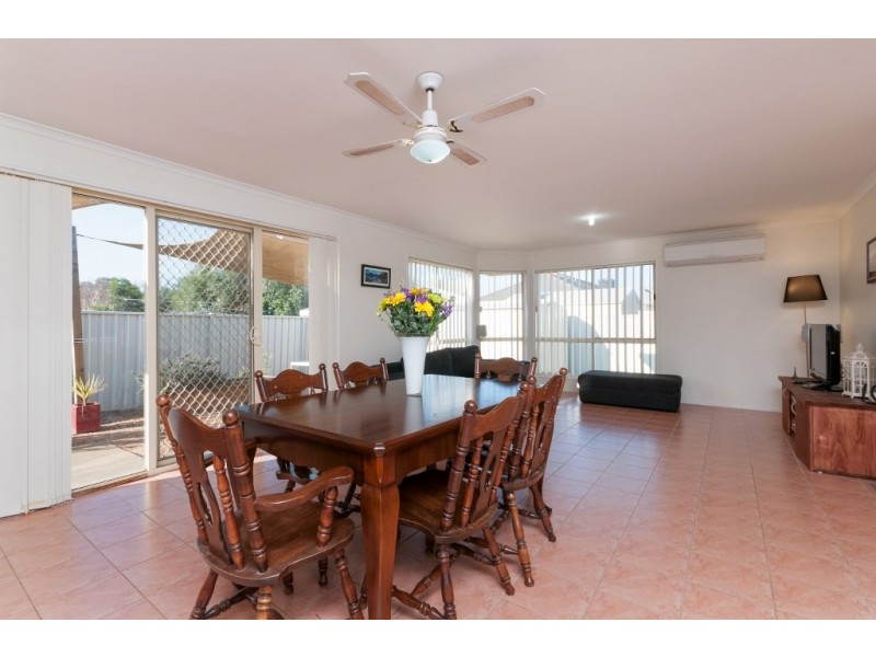 25 Woodlea Crescent, Craigieburn VIC 3064