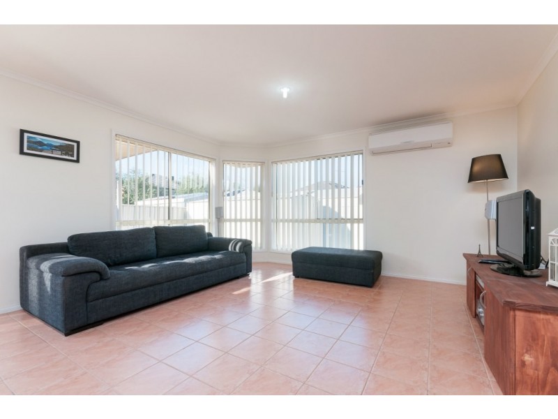 25 Woodlea Crescent, Craigieburn VIC 3064