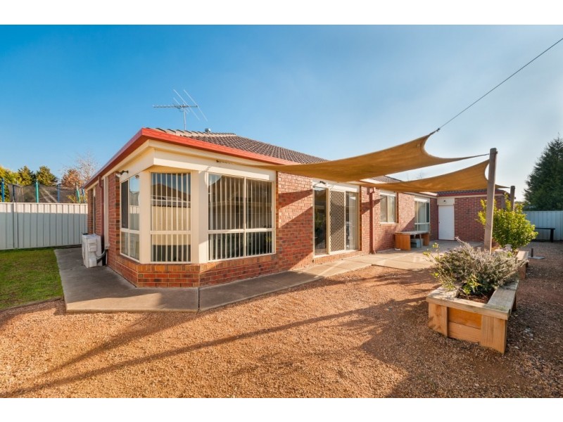 25 Woodlea Crescent, Craigieburn VIC 3064