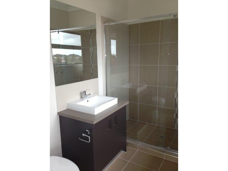 11/4 Delany Lane, Craigieburn VIC 3064