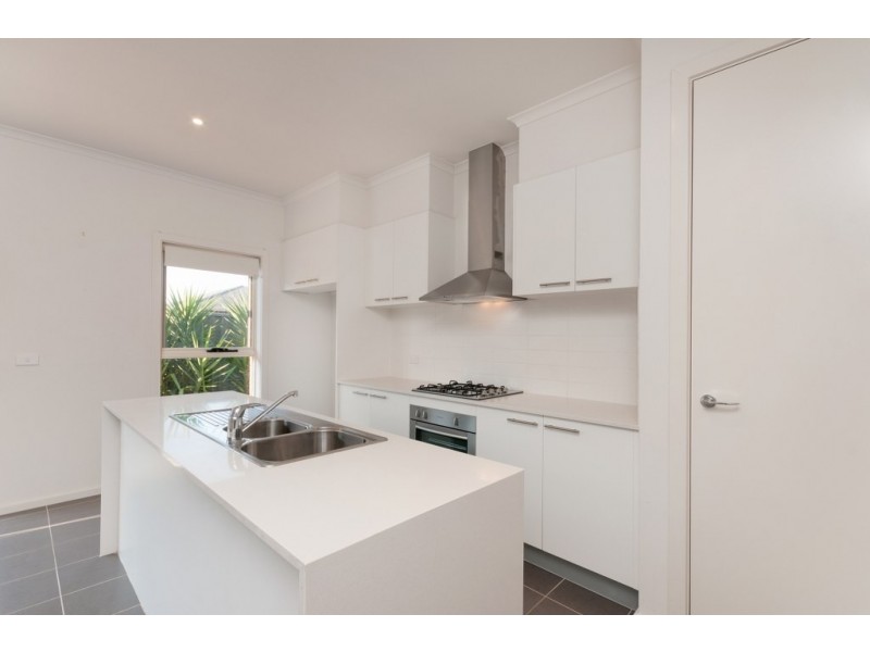 43 Kinglake Crescent, Craigieburn VIC 3064