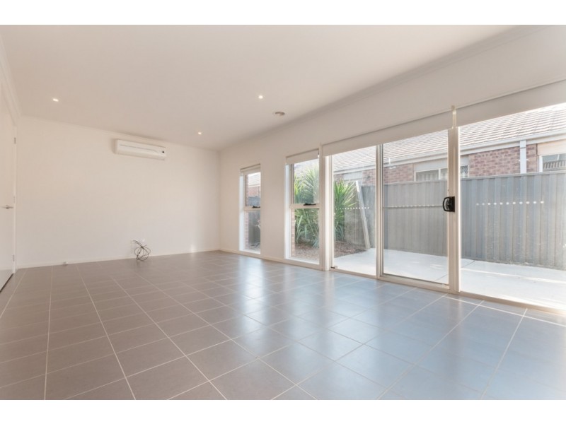 43 Kinglake Crescent, Craigieburn VIC 3064