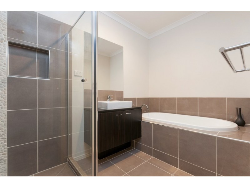 11 Eminence Way, Craigieburn VIC 3064