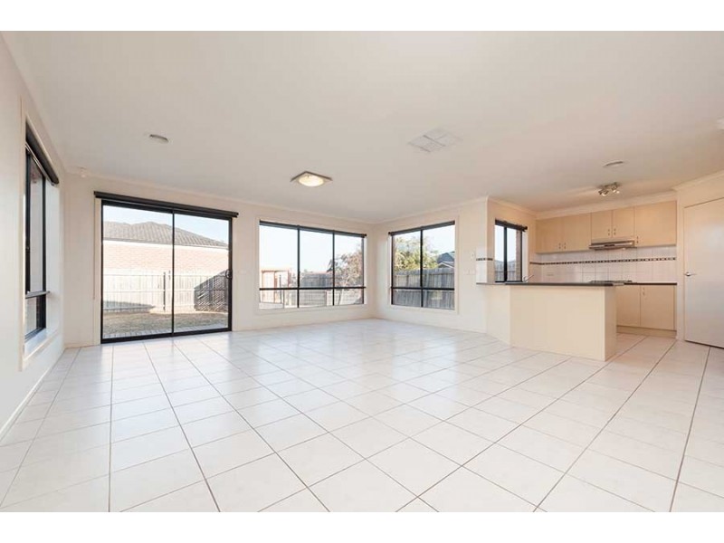 5 Upton Street, Roxburgh Park VIC 3064