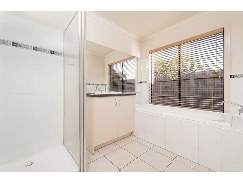 5 Upton Street, Roxburgh Park VIC 3064