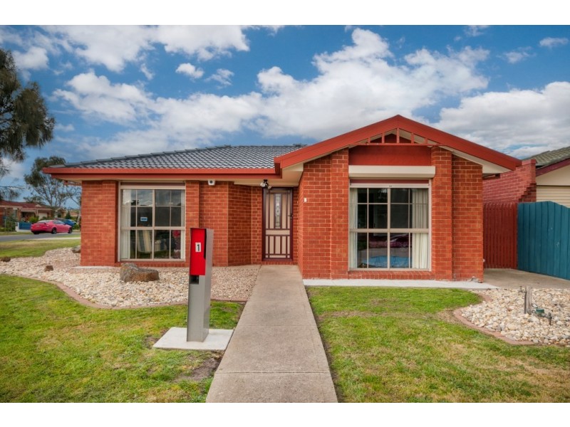 1 Gibney Close, Roxburgh Park VIC 3064