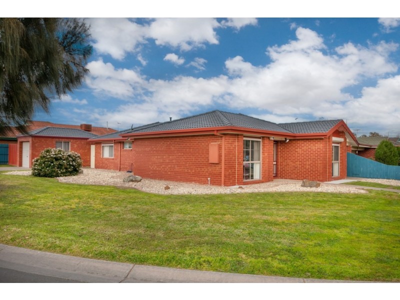 1 Gibney Close, Roxburgh Park VIC 3064