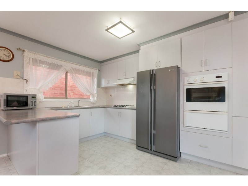 1 Gibney Close, Roxburgh Park VIC 3064