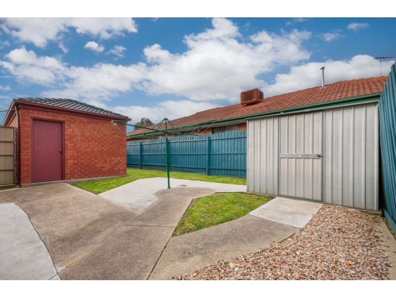 1 Gibney Close, Roxburgh Park VIC 3064