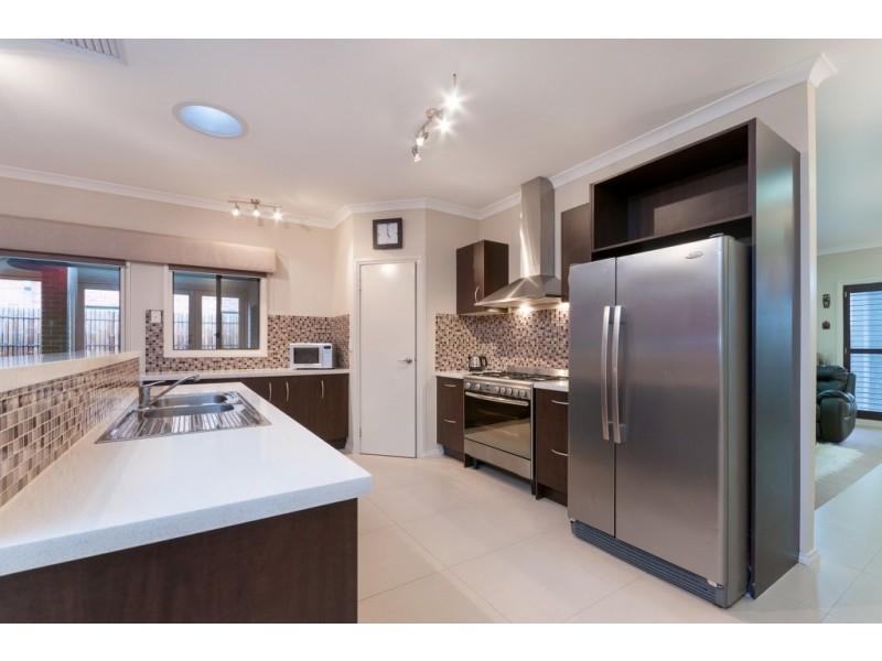 194 Central Park Avenue, Craigieburn VIC 3064