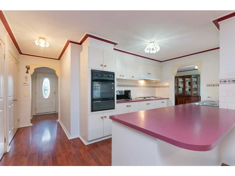 19 Yarcombe Crescent, Craigieburn VIC 3064