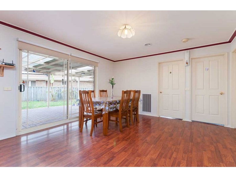 19 Yarcombe Crescent, Craigieburn VIC 3064