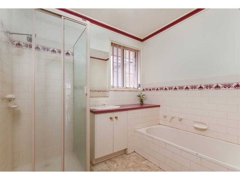 19 Yarcombe Crescent, Craigieburn VIC 3064