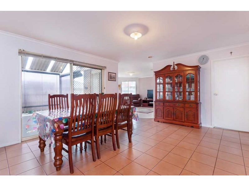 8 Southern Cross Drive, Roxburgh Park VIC 3064