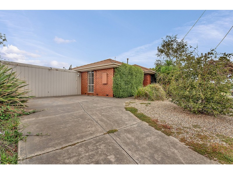 76 Banbury Crescent, Craigieburn VIC 3064