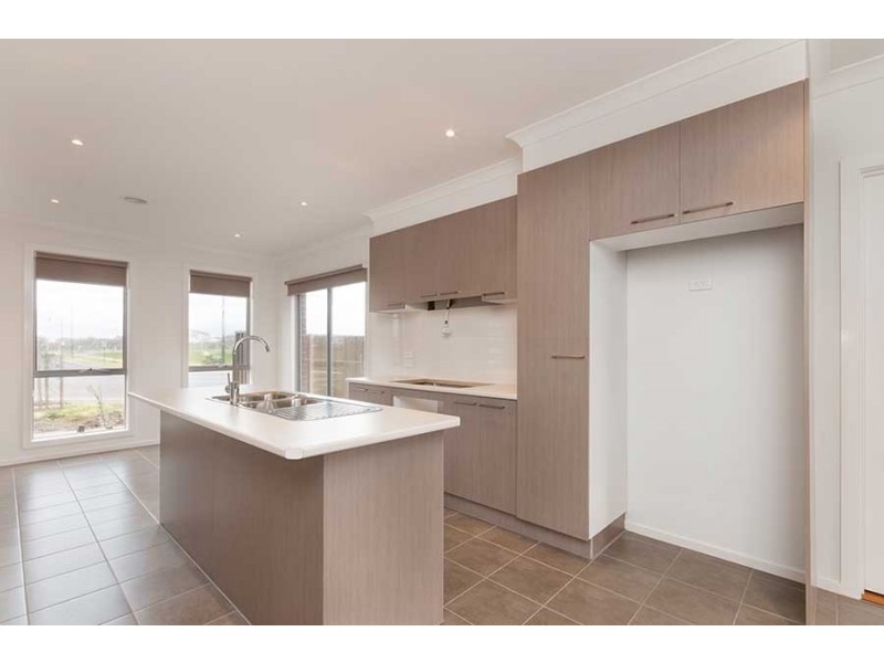 2/2 Brunswick Crescent, Craigieburn VIC 3064