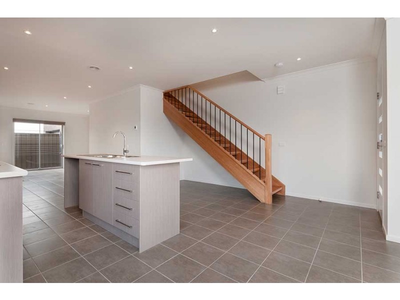 2/2 Brunswick Crescent, Craigieburn VIC 3064