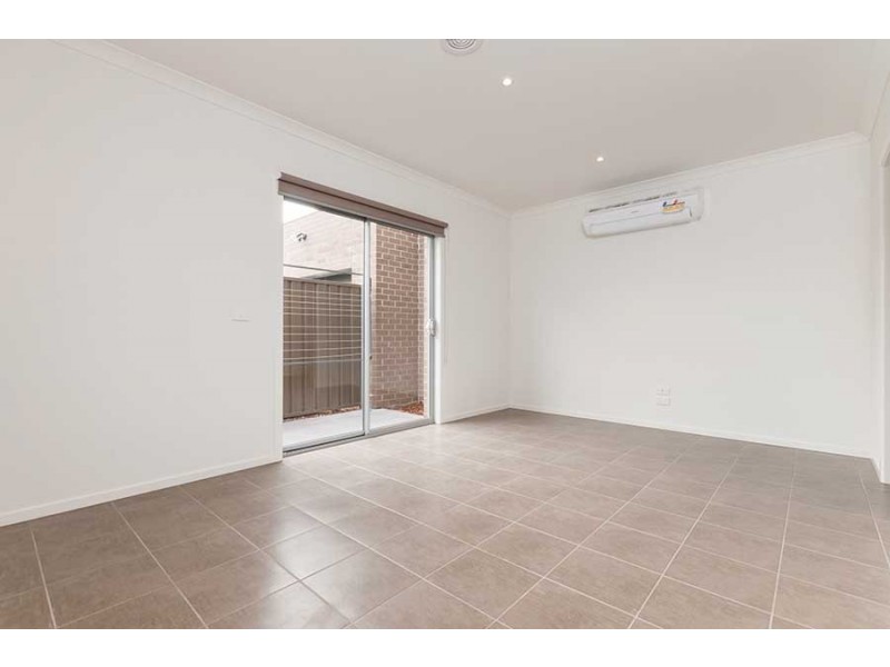 2/2 Brunswick Crescent, Craigieburn VIC 3064
