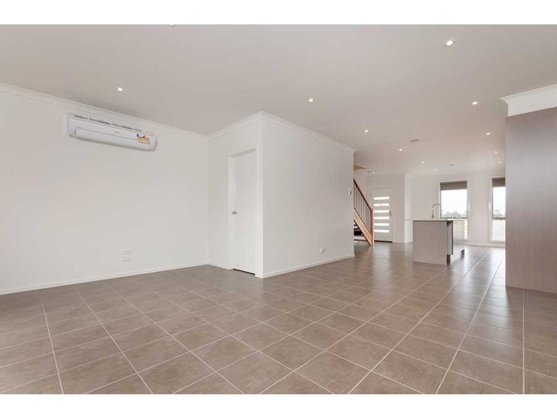 2/2 Brunswick Crescent, Craigieburn VIC 3064