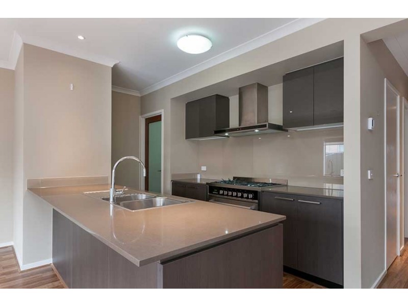 9 Fenland Street, Craigieburn VIC 3064