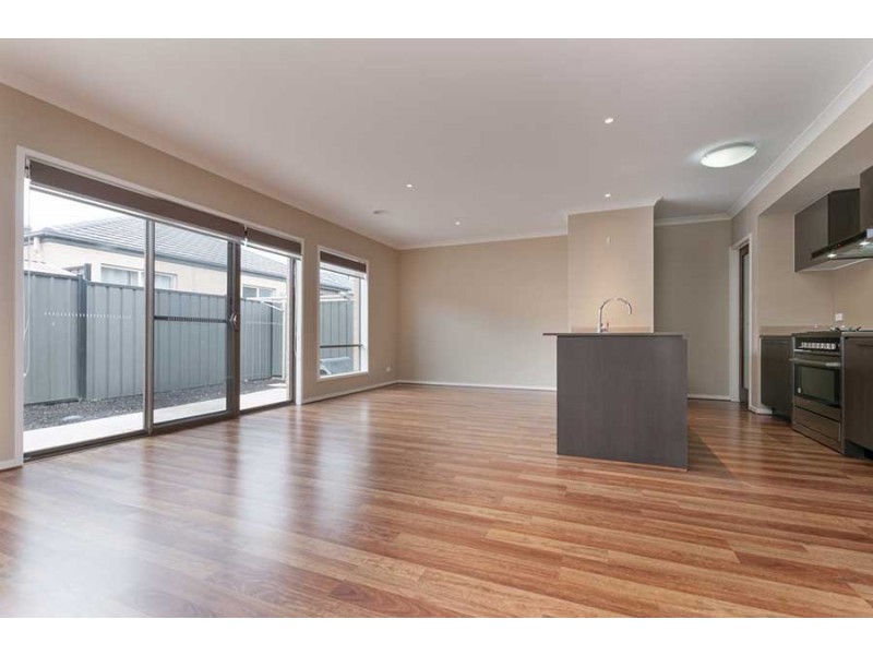 9 Fenland Street, Craigieburn VIC 3064