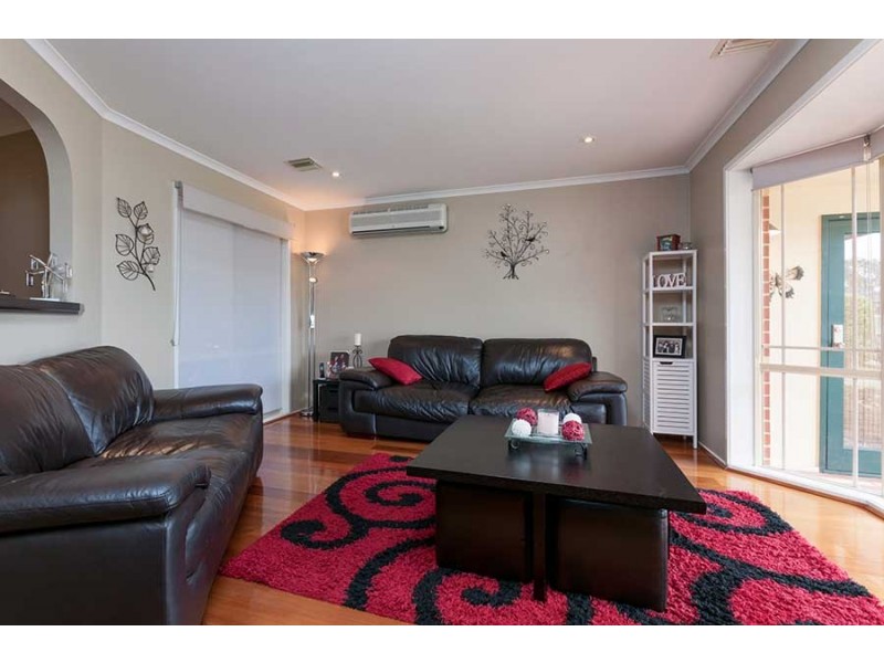 4 Swansea Court, Craigieburn VIC 3064