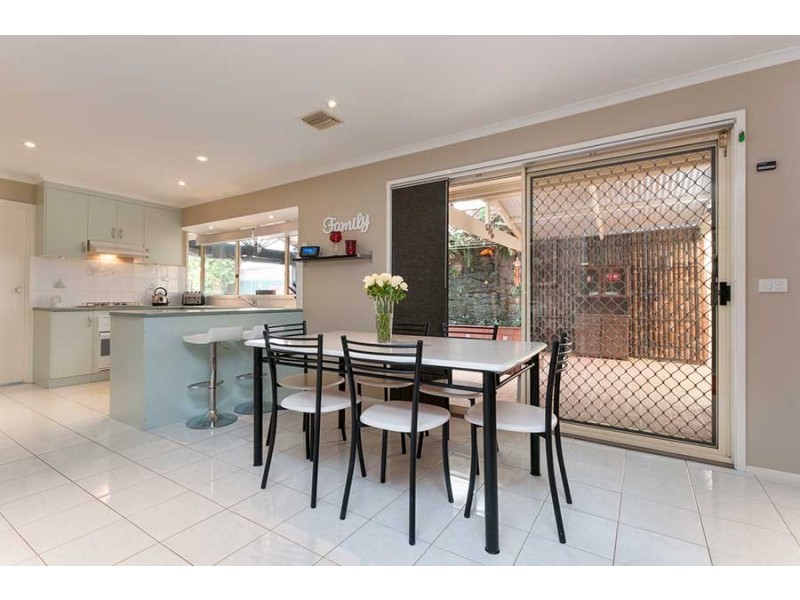 4 Swansea Court, Craigieburn VIC 3064