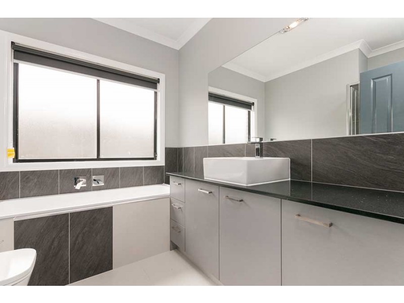 7 Gardner Terrace, Craigieburn VIC 3064