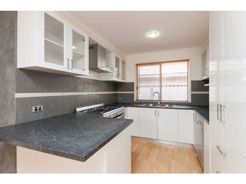 37 Yarcombe Crescent, Craigieburn VIC 3064