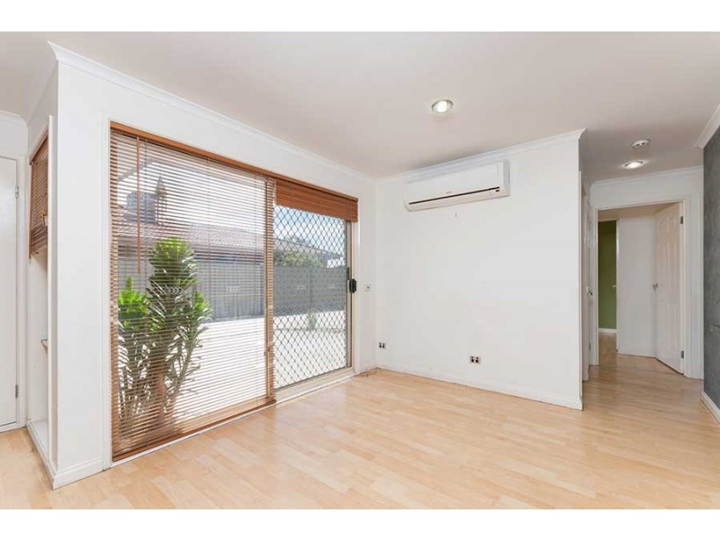 37 Yarcombe Crescent, Craigieburn VIC 3064