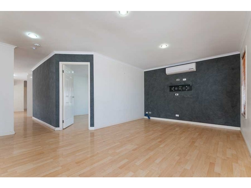 37 Yarcombe Crescent, Craigieburn VIC 3064