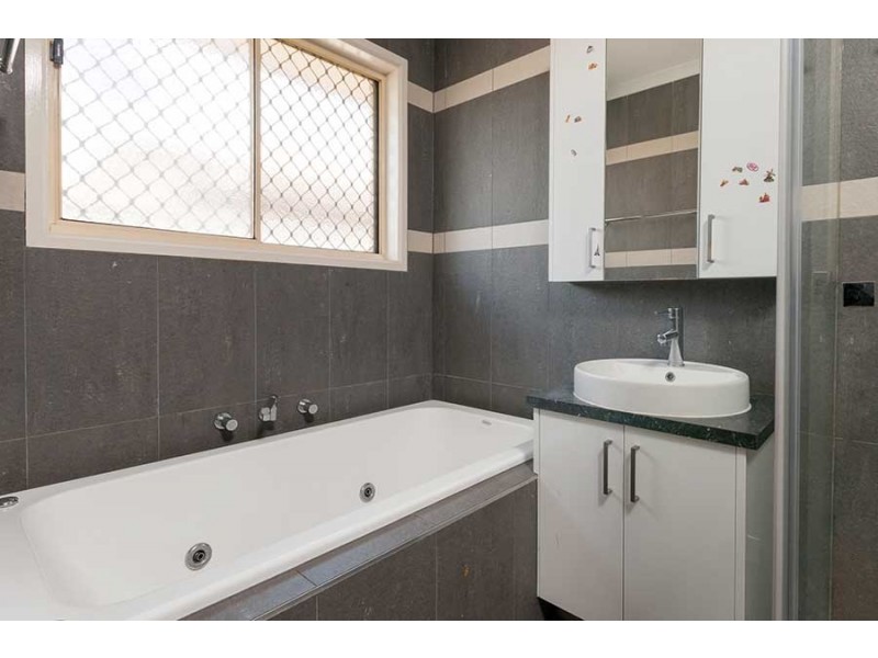 37 Yarcombe Crescent, Craigieburn VIC 3064