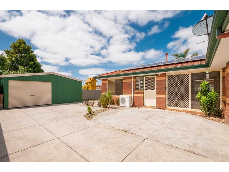 37 Yarcombe Crescent, Craigieburn VIC 3064