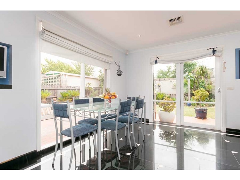 8 Gibney Close, Roxburgh Park VIC 3064