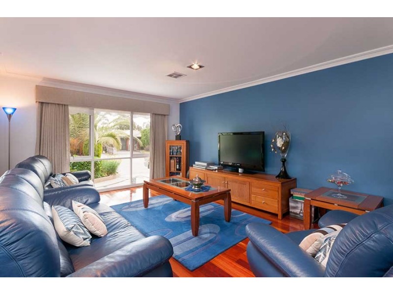 8 Gibney Close, Roxburgh Park VIC 3064