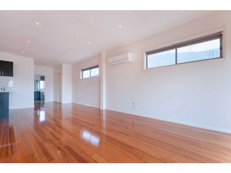 4/16 Clarendon Avenue, Craigieburn VIC 3064